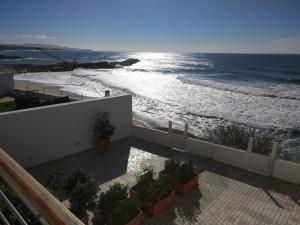 Maisons de vacances Ribalta Beach Houses Rua Dr.Manuel de Arriaga 15 e 17 2655-303 Ericeira -1