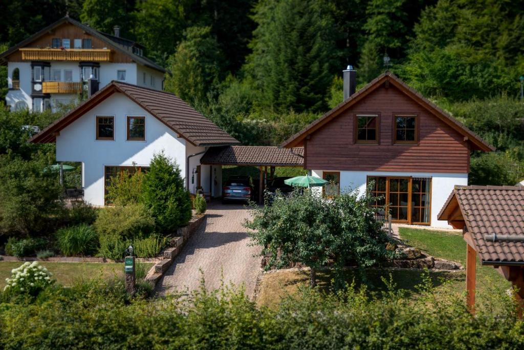 Maisons de vacances Schwarzwald Chalets Ikarusweg 2 72250 Freudenstadt