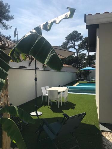 Studio indépendant sur propriété avec piscine partagée