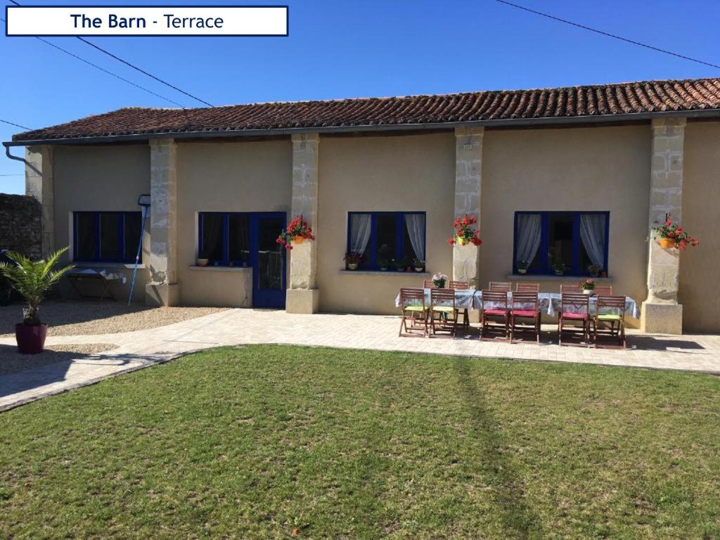 Maisons de vacances The Barn Complex 91 Rue des Matins La Gateviniere 79290 Argenton lʼÉglise