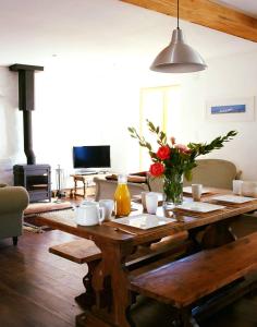 The Courtyard Gites en Charente Charmant Avec Piscine et WIFI Parfait en Famille ou En Couple