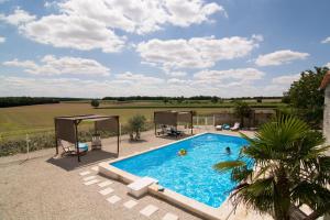 The Courtyard Gites en Charente Charmant Avec Piscine et WIFI Parfait en Famille ou En Couple
