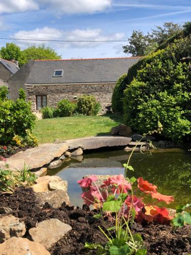 The Lotus. Romantic, rural hideaway near Huelgoat