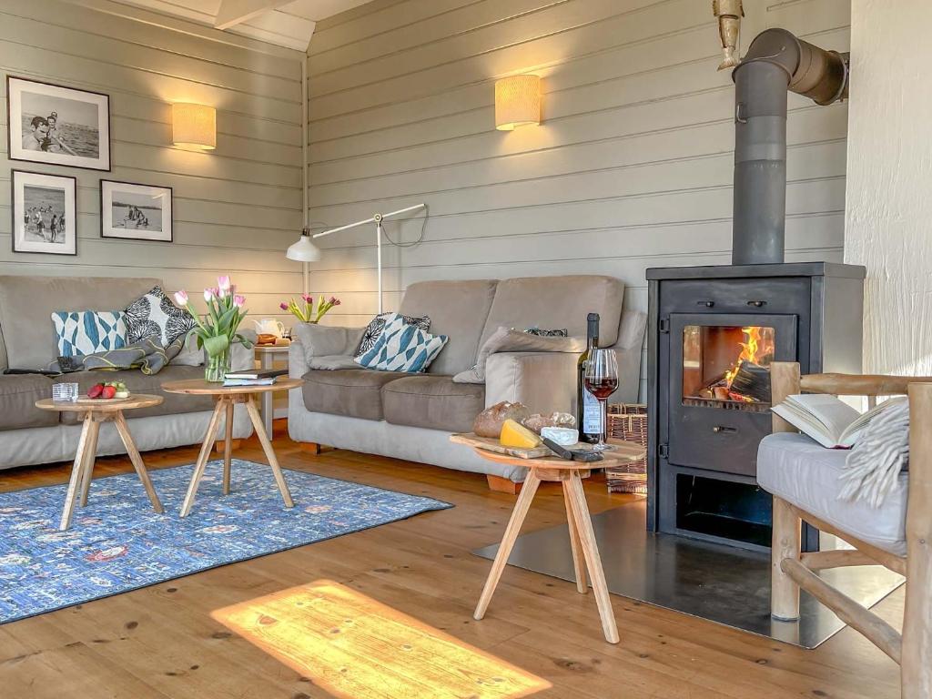 Maisons de vacances traumHaff Lotsen Romantik mit Kamin, privates NORDICSPA und Boot 4 Dorfstraße 17375 Rieth