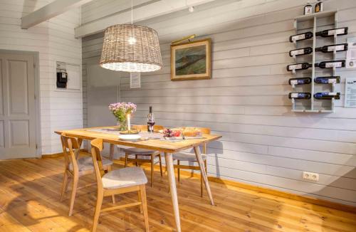 traumHaff - Sea Hideaway Ostsee Region - privates NORDICSPA, Kamin, Kunst, Hund 300m zum Strand