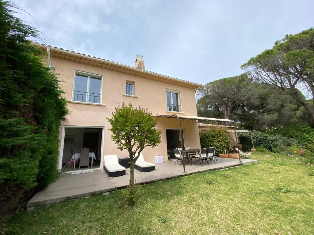 Maisons de vacances VILLA Saint Raphael Valescure Piscine Clim Wifi Golf 1480 Boulevard Darby 83700 Saint-Raphaël