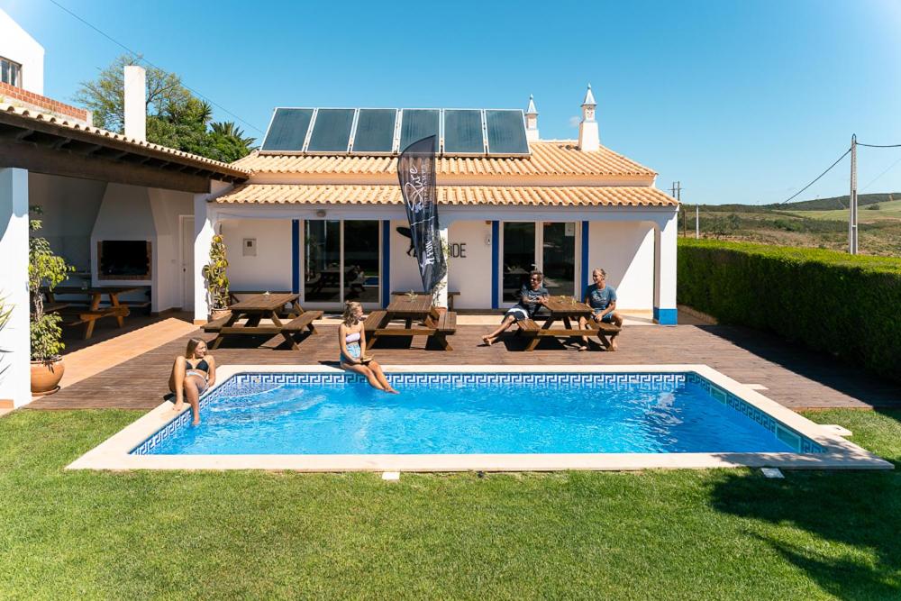 Villa with 4 bedrooms and pool in Surf Resort Sitio do Penedo Branco, 8650-282 Raposeira