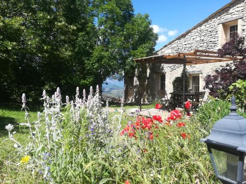 B&B / Chambre d'hôtes Malia - Chambres d'hôtes & Gîte Le Teron 2 Rue du Lavoir Barret-de-Lioure