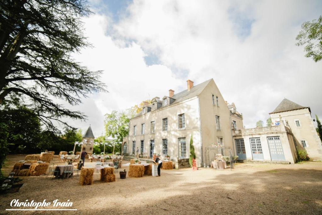 Villa Manoir de la Perrière maison d'hôtes 24 rue de la perriere, 45190 Messas