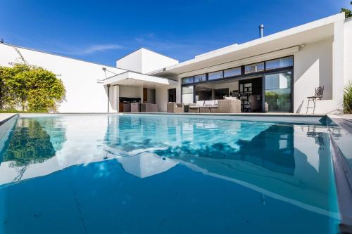 MARBLE  KEYWEEK Villa avec piscine chauffée et jardin à Biarritz Biarritz france