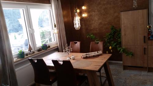Appartement Marburg Apartment Mediterrane mit Kamin, Terrasse & Lounge KEINE Monteure ! Im Grund 20 Marbourg