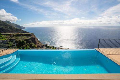 Marina View Apartment - Pool & stunning ocean view Calheta portugal