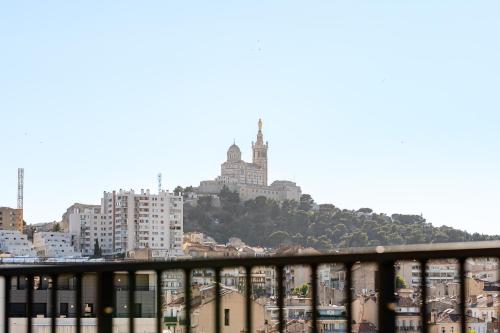 Marseille: Superbe vue sur Notre-Dame de la Garde Marseille france