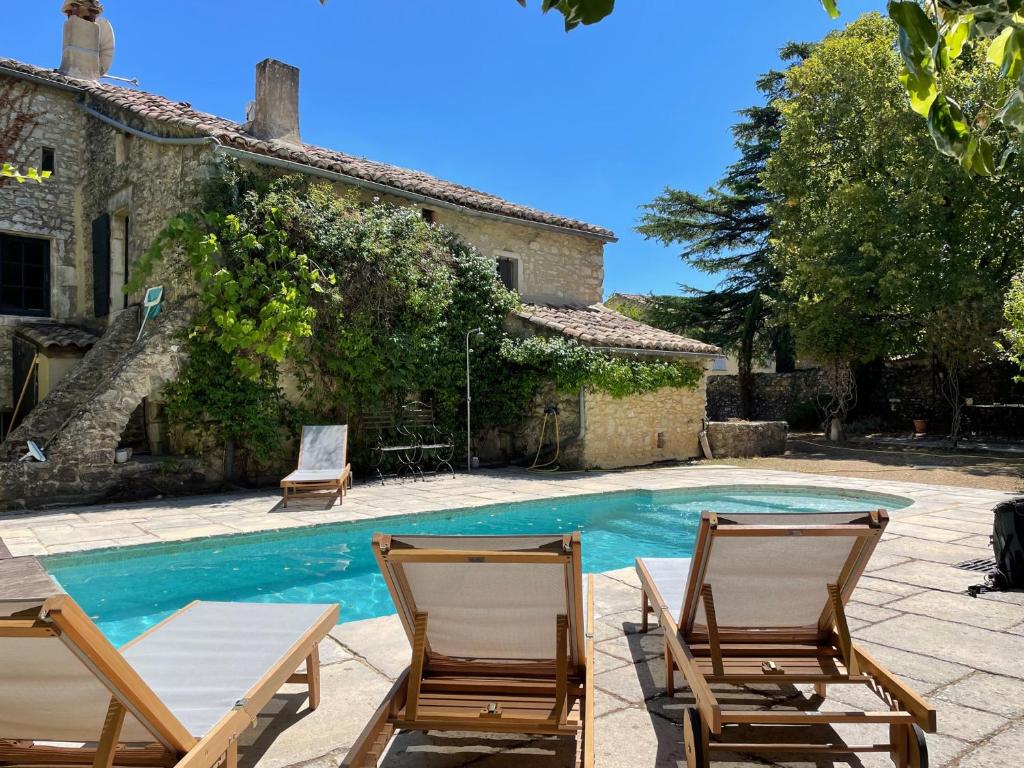 Villa Mas au centre du village de Lussan - 6 personnes - Piscine Rue Comté d'Audibert de Lussan, 30580 Lussan