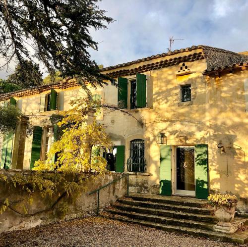 B&B / Chambre d'hôtes Mas de Monge Mas de Monge Chemin du Mas de Monge Tarascon