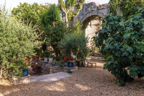 B&B / Chambre d'hôtes Mas des carnassoles rue du chateau Carnas