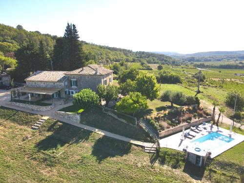 Mas Les Escourtades Chambres d'hôtes Cornillon france