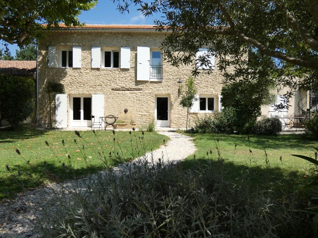 Maison d'hôtes Mas Seraphin 2060 CHEMIN DES CINQ CANTONS, 84800 LʼIsle-sur-la-Sorgue