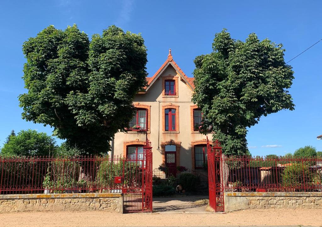 B&B / Chambre d'hôtes MAS TERRE Chambres d'Hôtes 29 Avenue Docteur Corny, 63190 Lezoux