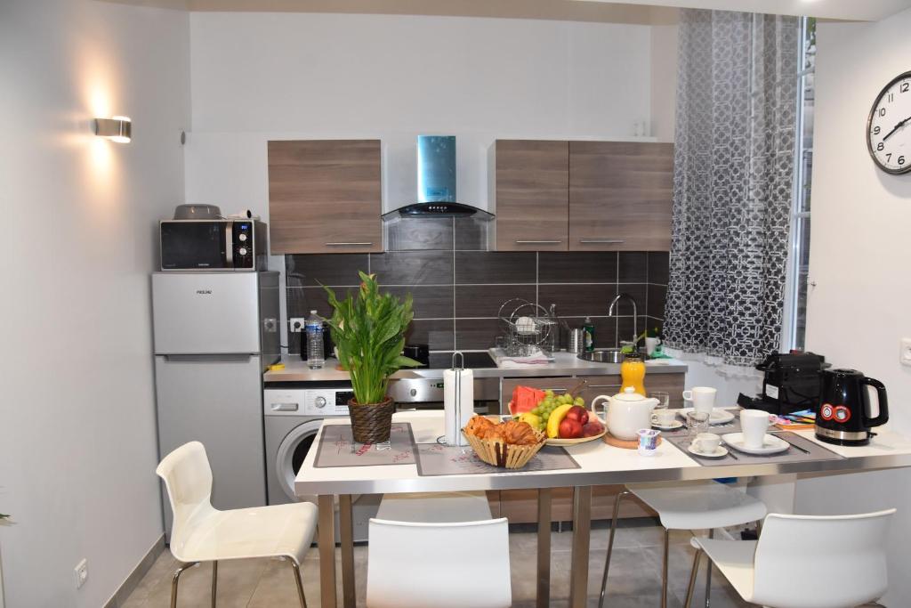 Appartements Massilia New'z Appart 57 Rue Saint-Bazile, 13001 Marseille