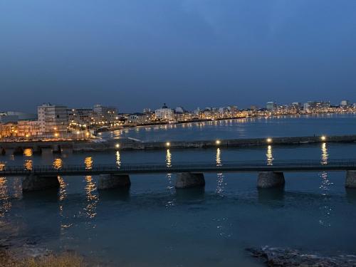 Matahari - Bateau cocooning à quai Les Sables dʼOlonne france