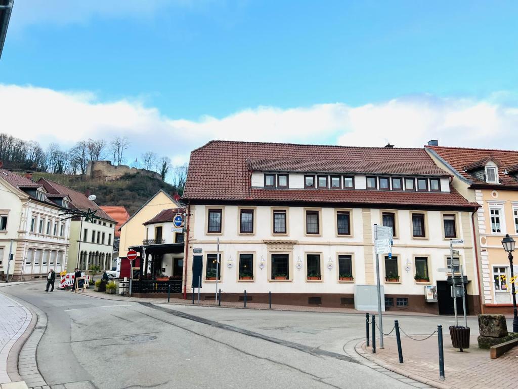 Hôtel Maximo am Königsberg 52 Am Ring, 67752 Wolfstein