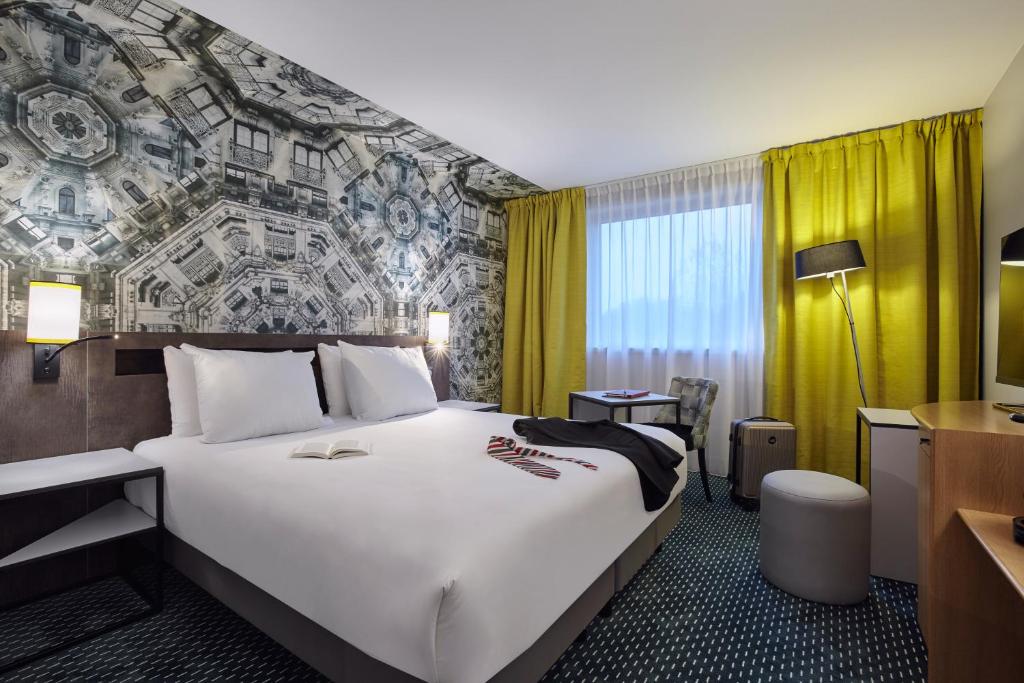 Hôtel Mercure Paris Roissy CDG 3, allée des Vergers, 95700 Roissy-en-France