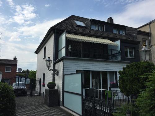 Appartement Messewohnung Düsseldorf 45 Roseggerstraße 1. Etage Düsseldorf