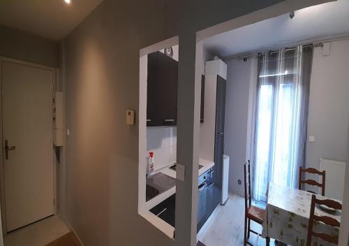 Appartement Meublé 2 chambres Wifi balcon 52m2 Centre La Bourboule 1er étage 81 Rue des Frères Rozier La Bourboule