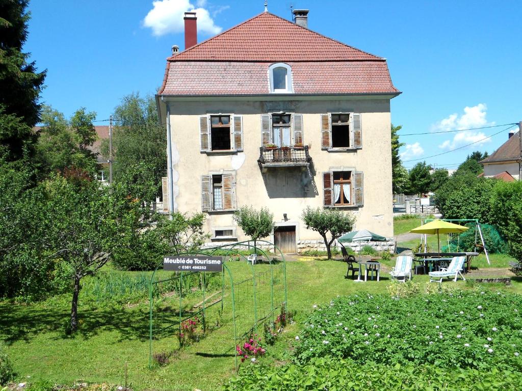 Appartement Meublé de tourisme 17 Rue de la Gare, 25560 Frasne