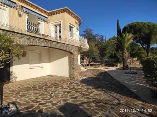 Appartement Meublé tourisme 4*, les pieds dans l'eau, Villa LAS PALMERAS 21 Chemin du Bord de Mer La Londe-les-Maures