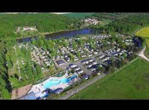 Camping MHVACANCES 137 LOUE UN MH DE 2CH DANS UN CAMPING 4 ETOILES PROCHE CHATEAUX DE LA LOIRE et ZOO BEAUVAL Route de Chambon Onzain