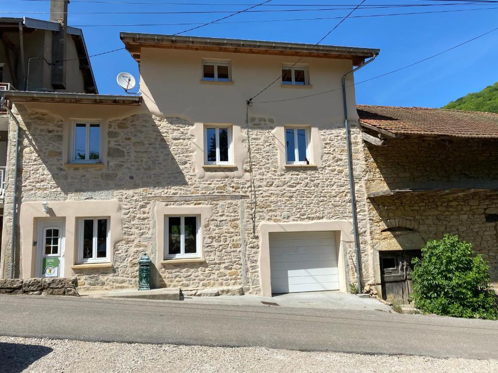 Maison de vacances MIDORI Angrières, 01230 Saint-Rambert-en-Bugey