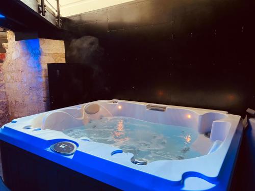 Appartement Mieuxqualhotel jacuzzi privatif La retro 26 Rue du Grand Maurian Bordeaux