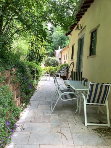 Maisons de vacances Mille Fleurs a romantic enchanting renovated luxury Bastide with shared pool 33 Chemin de la Croix du Coq Castres