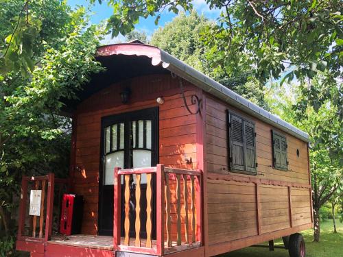 Maison de vacances Millygite roulotte - 4 seasons Chalet-on-wheels Roulotte B, 7 rue des petites fontaines Milly-la-Forêt