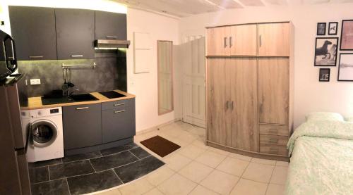 Appartement Mini Studio 5 - Montlhery Centre 32 Rue du Docteur Oge Montlhéry