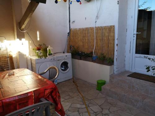 Mini Studio de 13 m2 avec terrasse 15 mn centre Nimes Nîmes france