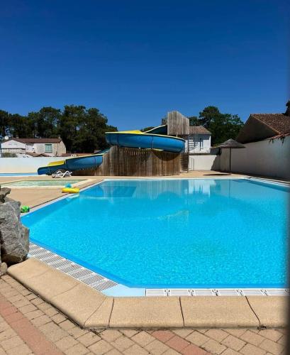 Camping Mobil-home 3 chambres 800m de la plage et Surf Camping Odalys les Dunes Longeville-sur-Mer