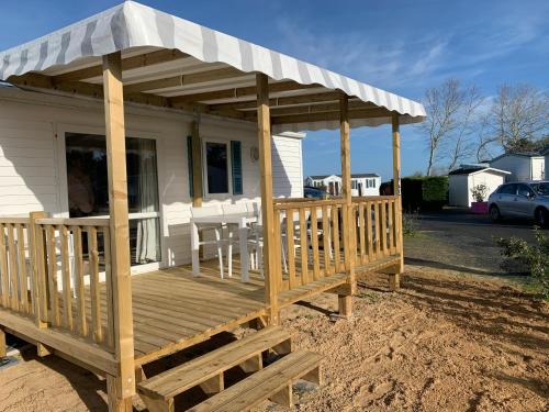 Mobil home climatisé ETANG DE BESSE La Parée Preneau france