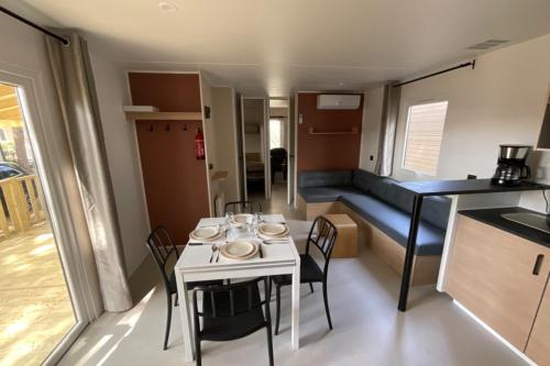 Maison de vacances Mobil-Home OuiReves 74 face à la Méditerranée D 612 route d'Agde camping Castellas Sète