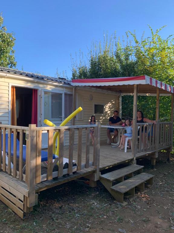 Camping Mobil-Home terrasse Semi-Couverte 335 Route des Poutiroux, 24510 Limeuil