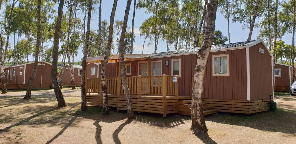 Camping Mobil Homes XXL2 4 chambres - Camping Le Ranch des Volcans ROUTE DE LA PISCINE, 63140 Châtel-Guyon
