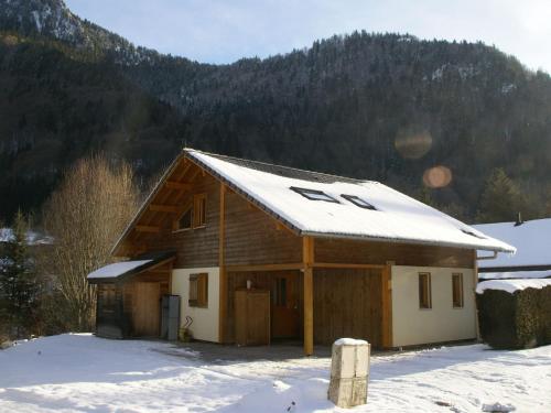 Modern 8 pers chalet spacious and neatly decorated Saint-Jean-dʼAulps france