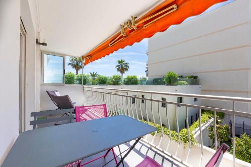 Modern apartment 2 bedrooms quiet terrace in a palm beach area, 30 meters from seaside Cannes france