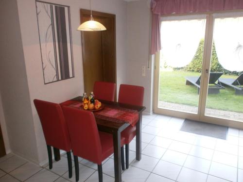 Appartement Modern holiday apartment with large garden 500 m away from the river Moselle  Neumagen-Dhron
