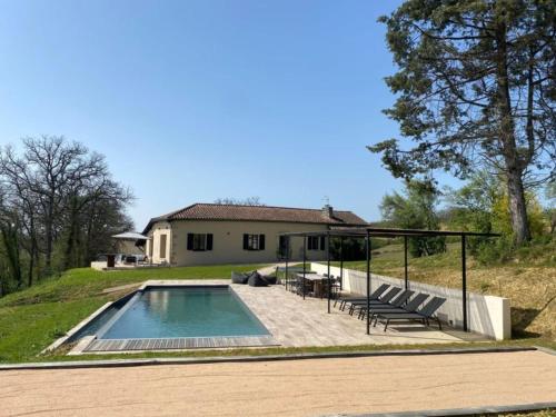 Modern Holiday Home in Le Gers with Private Pool Peyrusse-Grande france