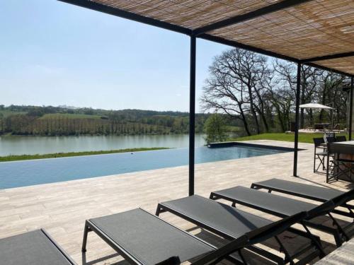 Maison de vacances Modern Holiday Home in Le Gers with Private Pool  Peyrusse-Grande