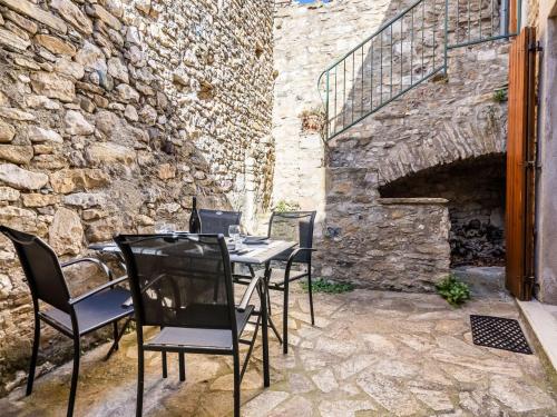 Maison de vacances Modern Holiday Home in Minerve with Private Courtyard  Minerve