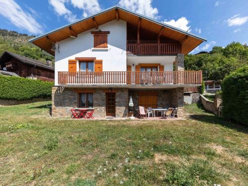 Maison de vacances Modern Holiday Home in Montagny with Balcony  Montagny